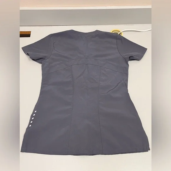 3 sets of BARCO ONE scrubs - Picture 13 of 15